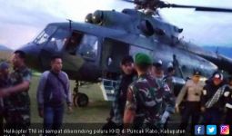 Mencekam, TNI-Polri Ditembaki KKB Saat Evakuasi Korban - JPNN.com