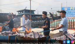 Amankan Hak Negara, Bea Cukai Berantas Rokok - Miras Ilegal - JPNN.com