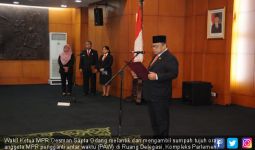 Oesman Sapta Lantik Tujuh Anggota MPR PAW - JPNN.com