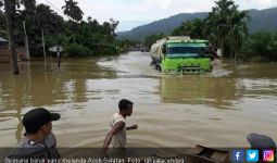 Sungai Souraya Meluap, Ratusan Rumah Terendam Banjir - JPNN.com