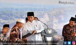 Jokowi Serahkan 2.050 Sertifikat Tanah di Bangkalan - JPNN.com
