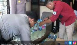 Polisi Sita Arak untuk Pesta Tahun Baru - JPNN.com