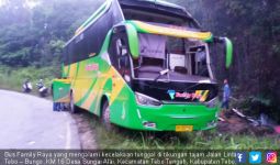 Bus Family Raya Terguling, Balita Tewas Mengenaskan - JPNN.com