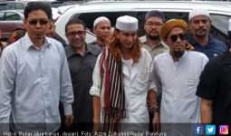 Sebelum Ikut Petugas, Habib Bahar Sempat Minta Waktu Merokok Sebatang - JPNN.com