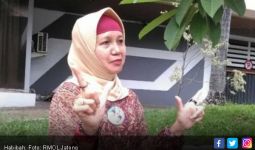 Kesal Spanduk Prabowo Dicopot, Habibah Pasang Baliho Besar - JPNN.com