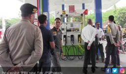 Polisi Gerebek SPBU Nakal dan Tengkulak - JPNN.com