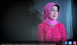 Susi Pudjiastusi dan AHY Ucapkan Belasungkawa Wafatnya Ibunda Presiden Jokowi - JPNN.com