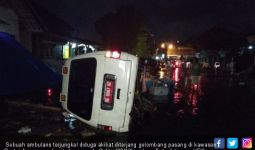 Gelombang Pasang di Pantai Anyer, Air Meluap Hingga ke Jalan - JPNN.com
