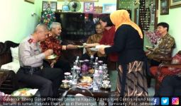 Ayu Banget, Muslimah Bantu Pendeta Sediakan Sajian Natal - JPNN.com