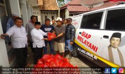 FPKS DPR Menyerahkan Bantuan untuk Korban Tsunami di Banten - JPNN.com