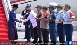 Pakai Sarung, Presiden Jokowi Berakhir Pekan di Sumut - JPNN.com