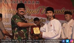 Panglima TNI Silaturahmi dan Doa Bersama di Ponpes UNIQ - JPNN.com