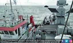 KRI Cut Nyak Dien Tangkap Tug Boat di Perairan Selat Berhala - JPNN.com