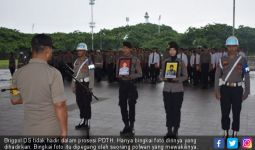 Brigpol Dewi Dipecat Lantaran Foto Vulgar - JPNN.com