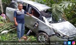 Mobil Rombongan Wisata Masuk Jurang, 1 Tewas, 5 Terluka - JPNN.com
