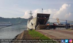 KRI Teluk Hading Angkut Bantuan untuk Korban Bencana Lombok - JPNN.com