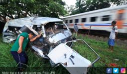Ditabrak Kereta Api, 5 Tewas, 1 Terselamatkan Dalam Bagasi - JPNN.com