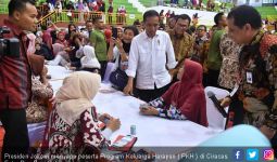 Jokowi Kawal Langsung Penyaluran PKH di Ciracas - JPNN.com