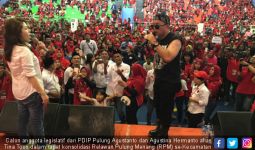 Pulung Caleg Rocker-Tina Toon Semangati Relawan demi Jokowi - JPNN.com