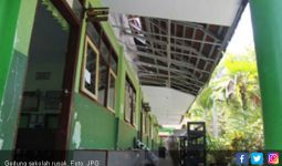 Baru Direnovasi 2014, Bangunan Sekolah Sudah Rusak Lagi - JPNN.com