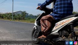 Beginilah Akibat Membonceng Anak di Bagian Depan Motor - JPNN.com