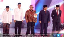 Riset G-Comm: Jokowi - Kiai Ma'ruf Ungguli Prabowo - Sandiaga di Medsos - JPNN.com