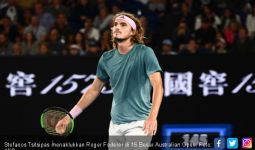 Kejutan! Petenis Yunani Usia 20 Tahun Taklukkan Roger Federer di 16 Besar Australian Open - JPNN.com