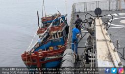 Personel KRI Usman Harun Menggeledah Kapal Ikan Vietnam, Hasilnya? - JPNN.com