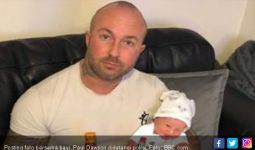 Pasang Status Facebook dengan Bayi, Pria Ini Didatangi Polisi - JPNN.com
