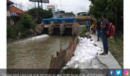 Tanggul Anak Sungai Bengawan Solo Jebol Bikin Warga Waswas - JPNN.com