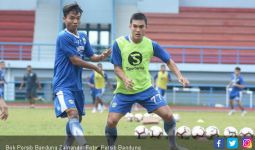 Menu Latihan di Rumah Berganti Setiap Pekan Bikin Bek Persib Ini Nyaman - JPNN.com