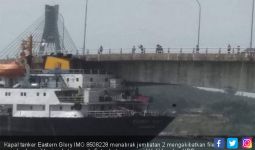 Kapal Tanker Eastern Glory Tabrak Jembatan 2 Barelang - JPNN.com