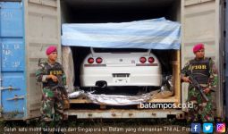 BC Batam Siap Bongkar Pelaku Penyeludupan Mobil Mewah Eks Singapura - JPNN.com
