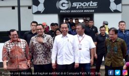 Anies Temani Jokowi Serahkan 3.000 Sertifikat di Cempaka Putih - JPNN.com