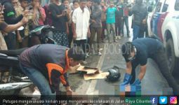 Pengin Salip Truk Sampah, Jatuh, Motor ke Kiri, Samud ke Kanan, Dilindas Roda, Mati - JPNN.com