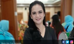Shezy Idris Lega Akhirnya Menjanda - JPNN.com