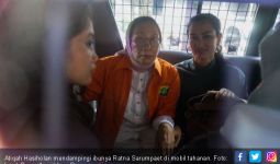 Atiqah Hasiholan Pasrah Penangguhan Penahanan Ibunya Ditolak - JPNN.com