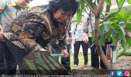 Menteri Siti : Jangan Remehkan Acara Tanam Pohon ! - JPNN.com