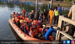 KMP Prathita IV Kandas di Selat Bali, Proses Evakuasi 383 Penumpang Dramatis - JPNN.com