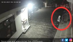 Tiga Bocah Terekam CCTV Sedang Curi Kotak Amal - JPNN.com