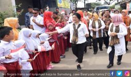 Sambangi SD di Sumedang, Begini Pesan Ibu Iriani Jokowi - JPNN.com