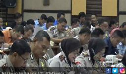 239 Anggota Polisi Jalan Tes Psikologi Sebelum Pegang Senjata Api - JPNN.com