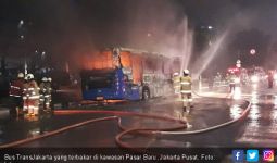 Bus TransJakarta Terbakar, Jalan di Dekat Pasar Baru Macet - JPNN.com