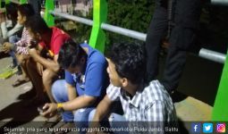 Polisi Razia Narkoba di Pulau Pandan, 17 Orang Diamankan, 1 Positif Narkoba - JPNN.com