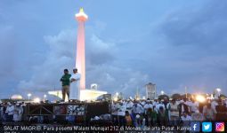 Imam Jumatan Aksi 212 Pimpin Salat Magrib Malam Munajat di Monas - JPNN.com