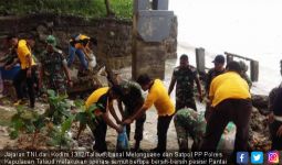 TNI dan Polri Kompak Gelar Operasi Semut di Pantai Melonguane - JPNN.com