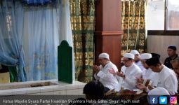 Ziarah ke Makam Wali, Habib Salim PKS : Teladani Perjuangan Penyebar Islam di Nusantara - JPNN.com