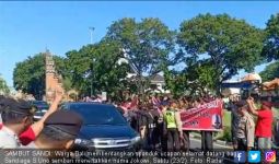 Sambut Kedatangan Sandi, Warga Bali Teriakkan Nama Jokowi - JPNN.com