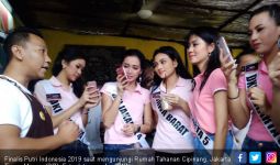 Seger, Puluhan Finalis Putri Indonesia Kunjungi Rutan Cipinang - JPNN.com