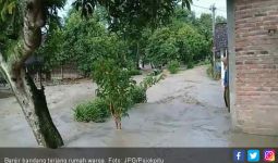 Hujan Deras, Banjir Bandang Terjang Puluhan Rumah Warga - JPNN.com